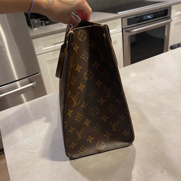 Louis Vuitton Monogram Tote - Picture 4 of 5